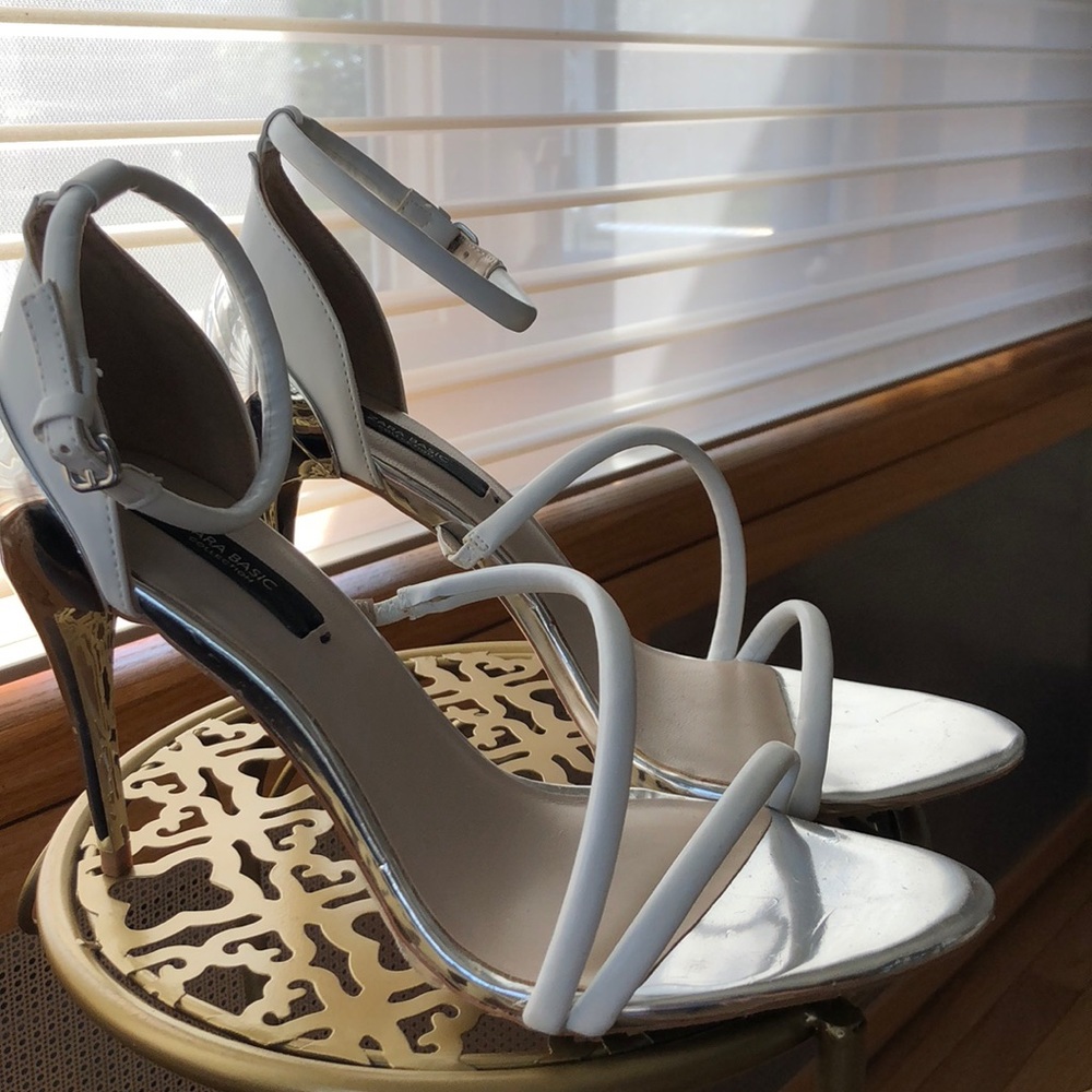 NWOT✨ ZARA white strapped heels